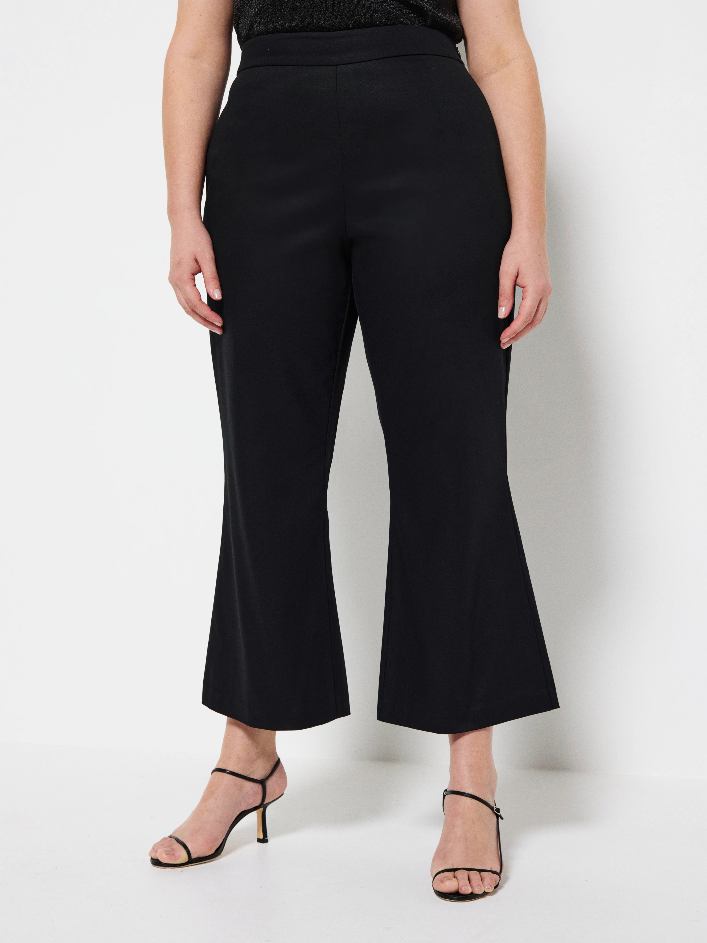 Ava Pant - Image 6