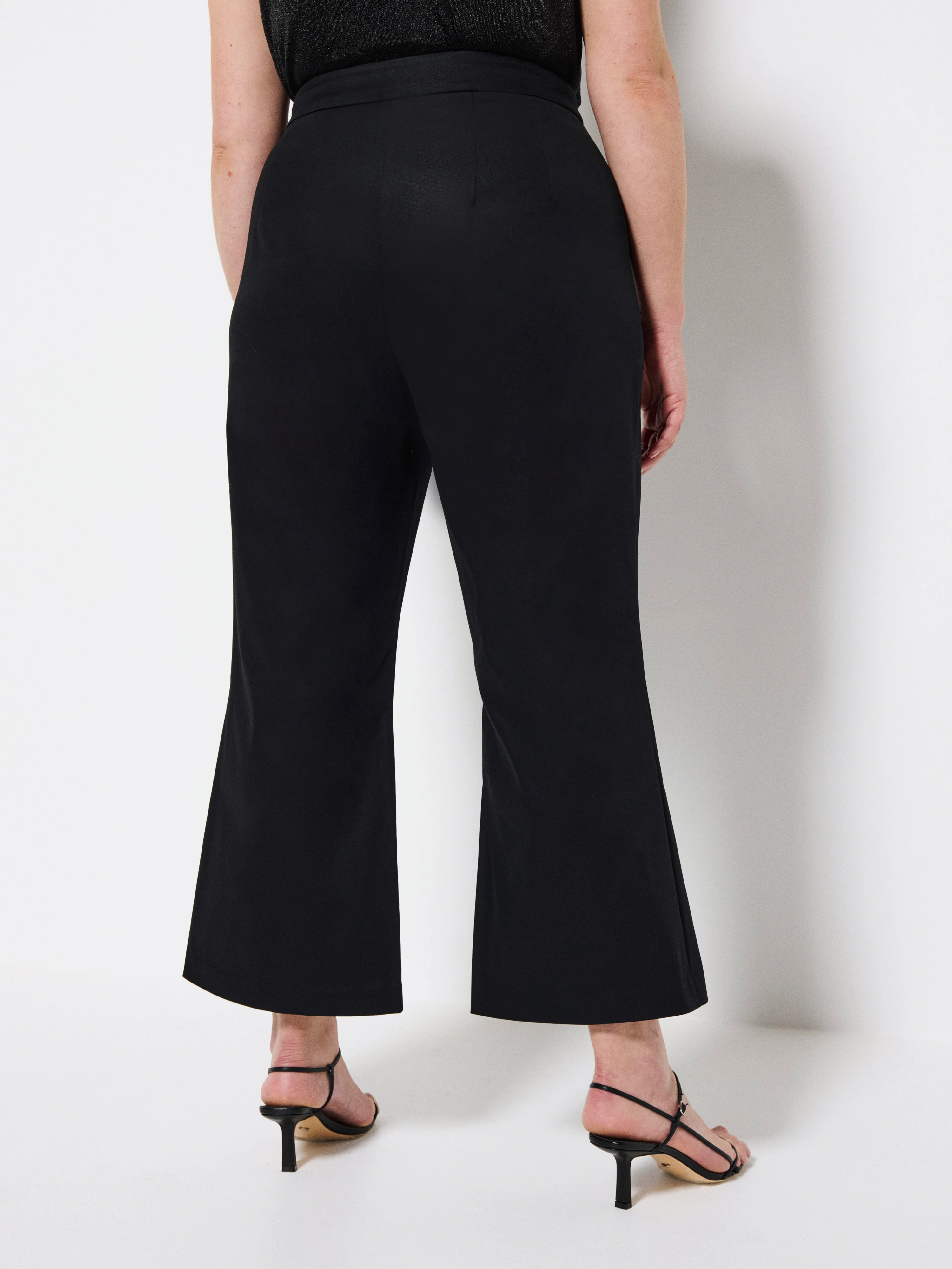 Ava Pant - Image 8