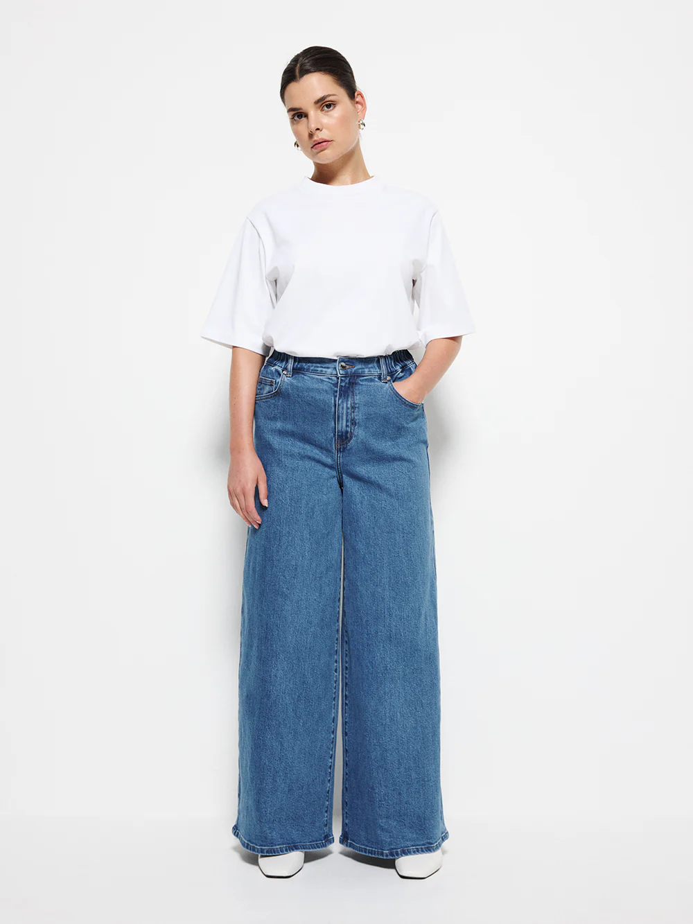 Elasticated Wide Leg Jean - Image 12