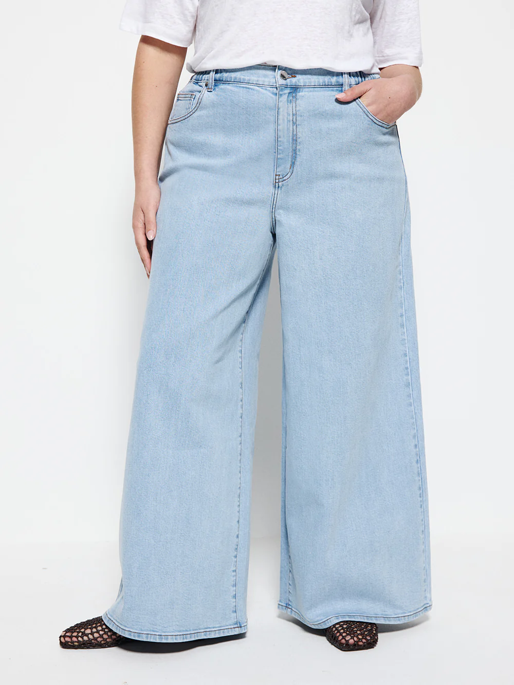 Elasticated Wide Leg Jean - Image 6