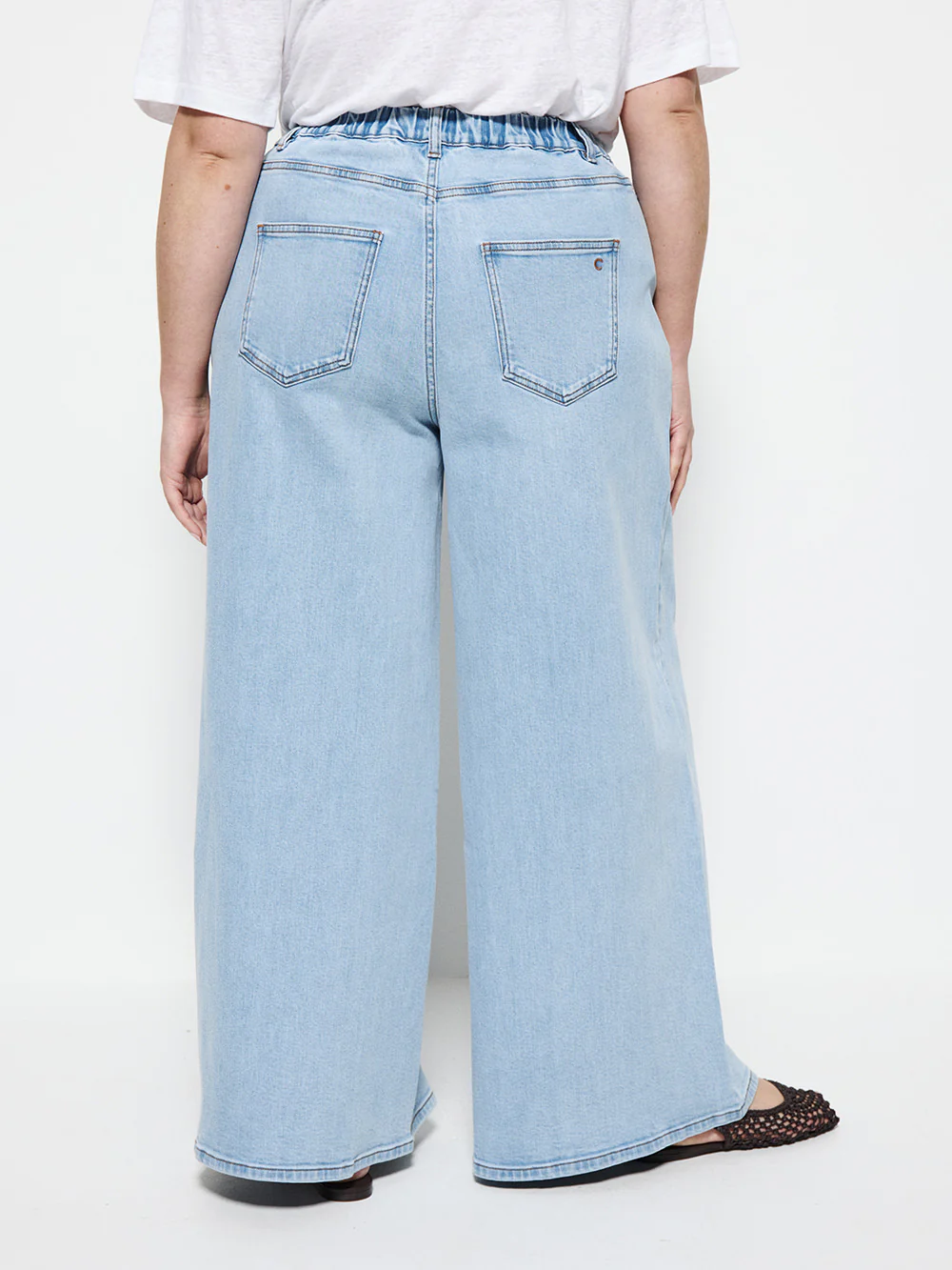 Elasticated Wide Leg Jean - Image 8