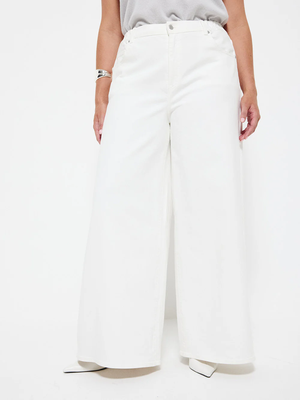 Elasticated Wide Leg Jean - Image 15