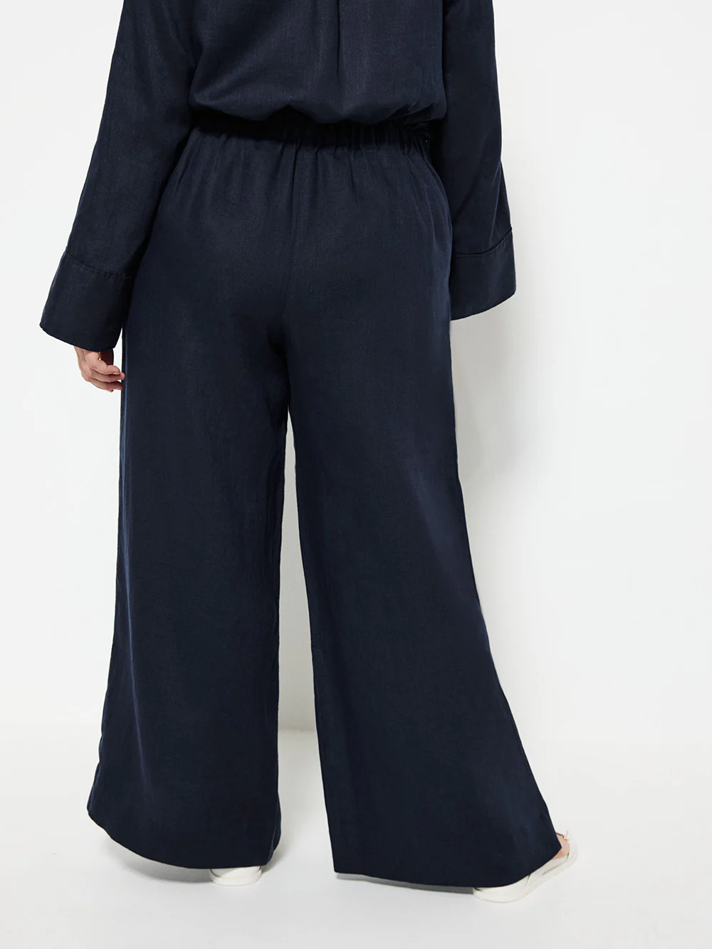 Flat Front Linen Pant - Image 10