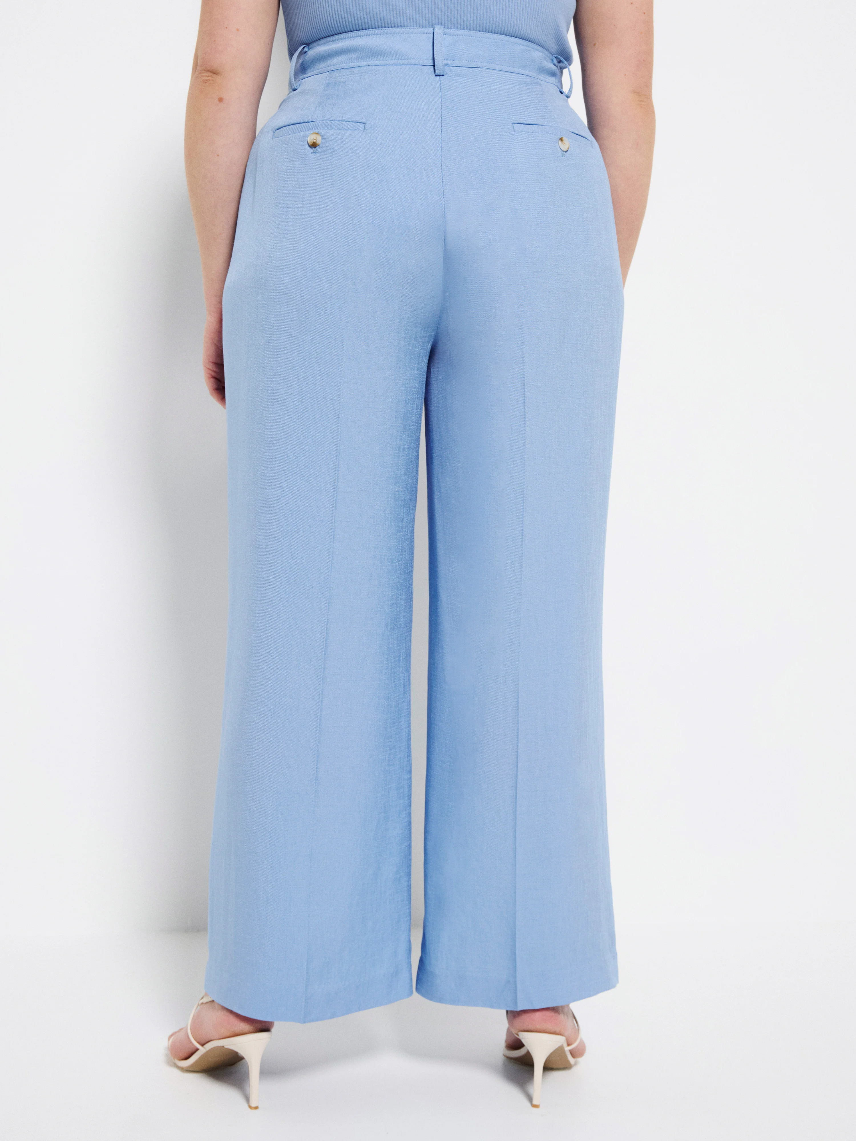 Isabel Pant - Image 9