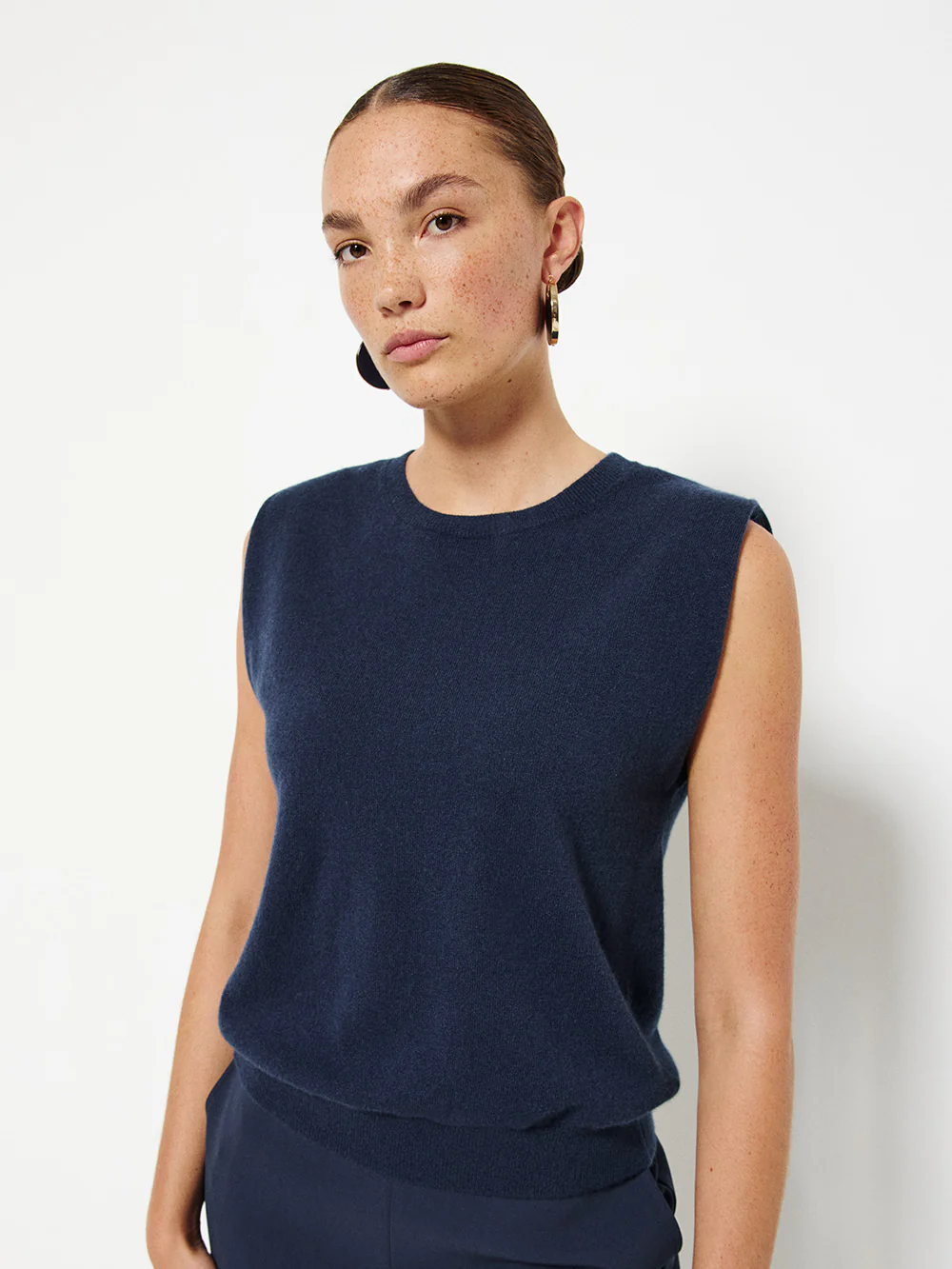 Leo Vest
