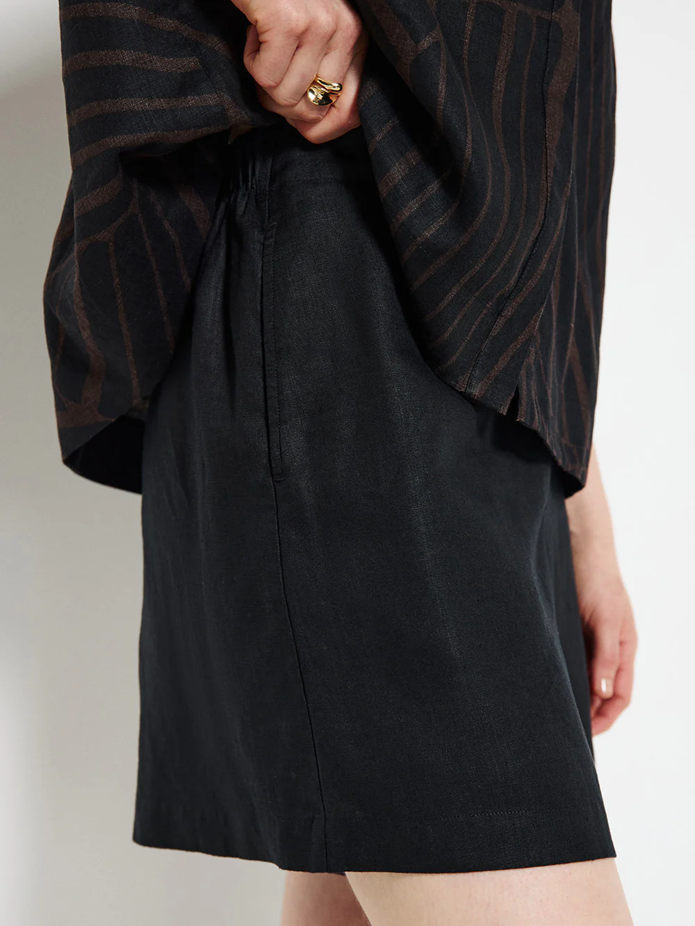 Linen Short - Image 3