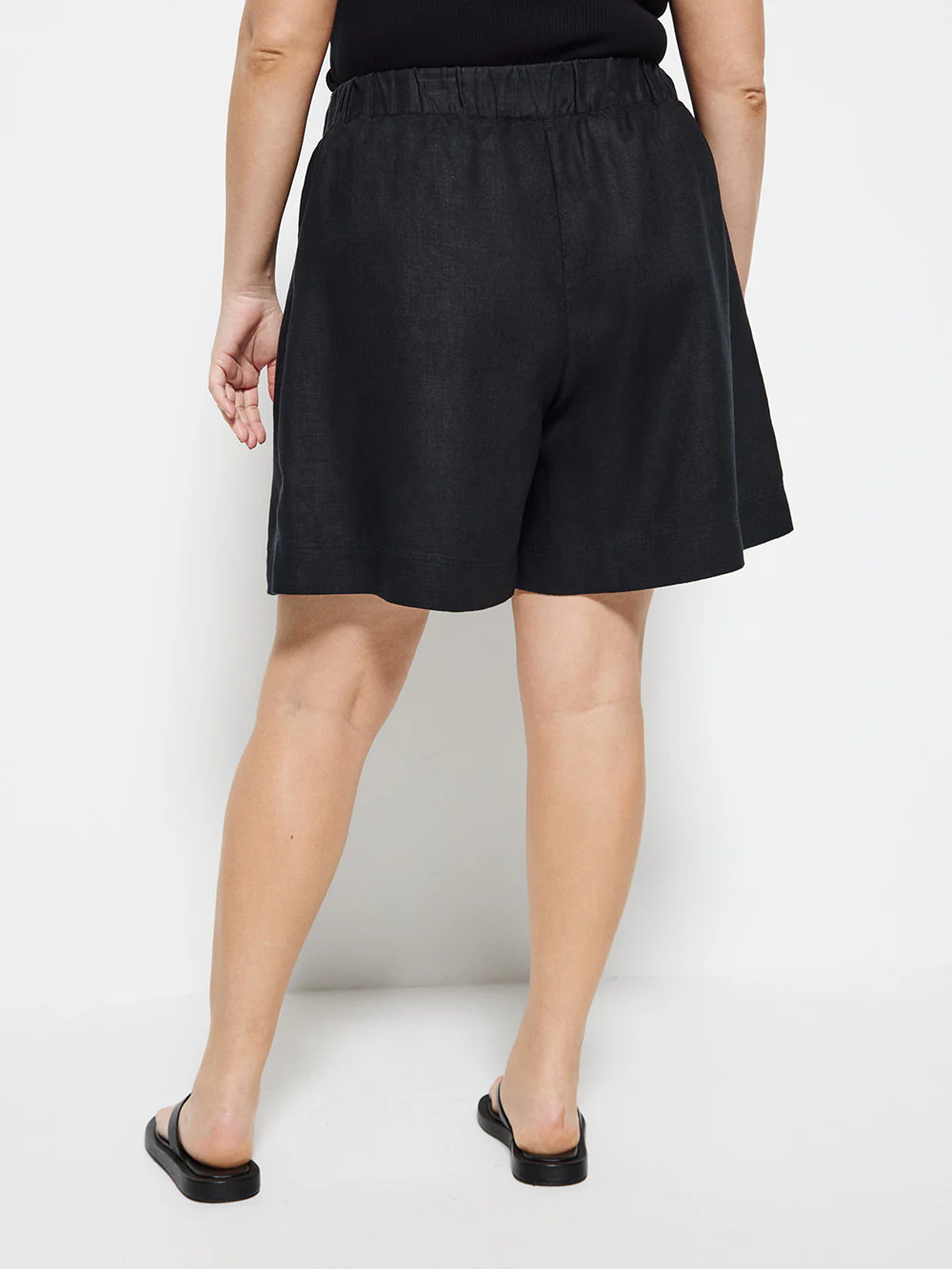 Lucie Short - Image 9