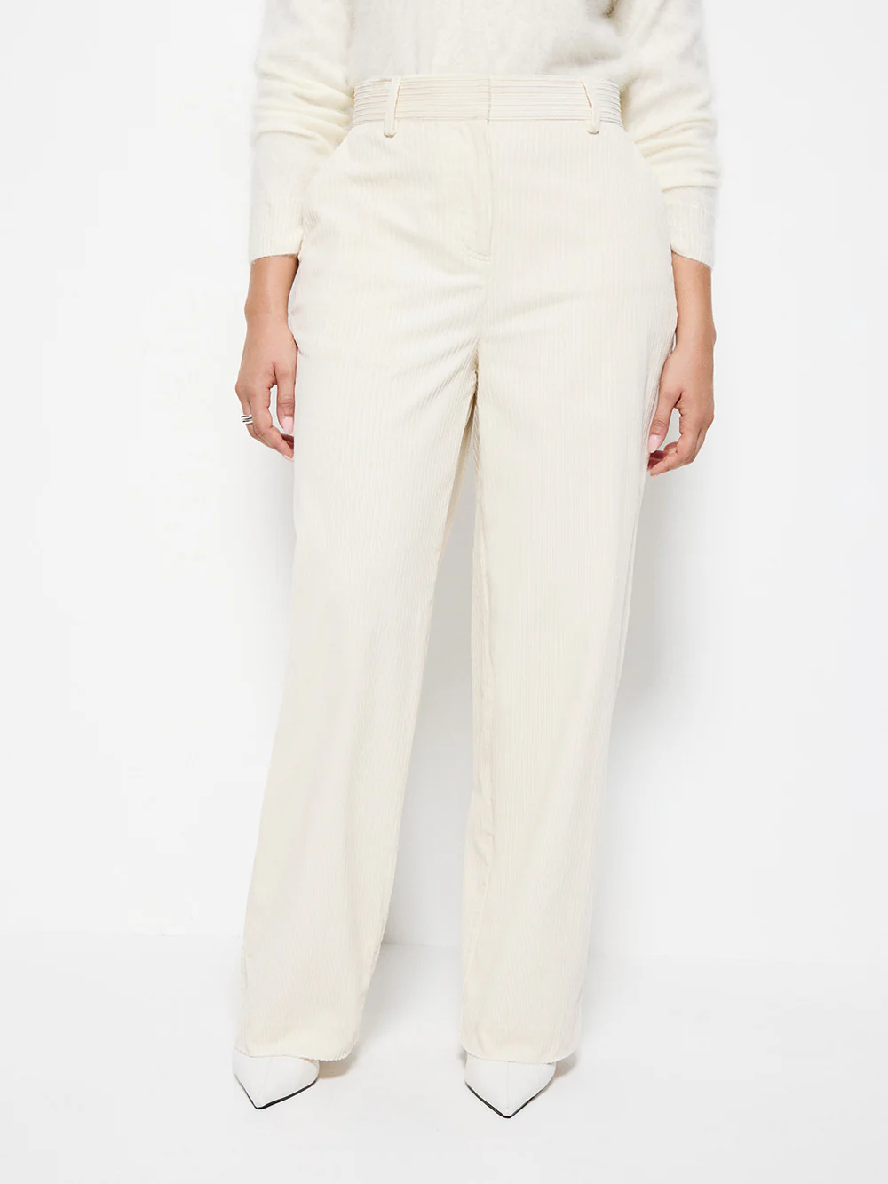 Madelyn Pant - Image 2