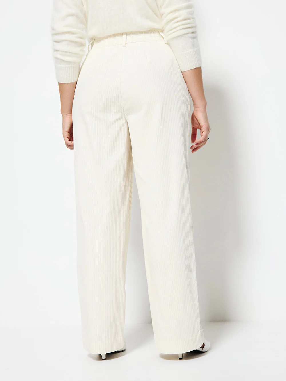 Madelyn Pant - Image 4