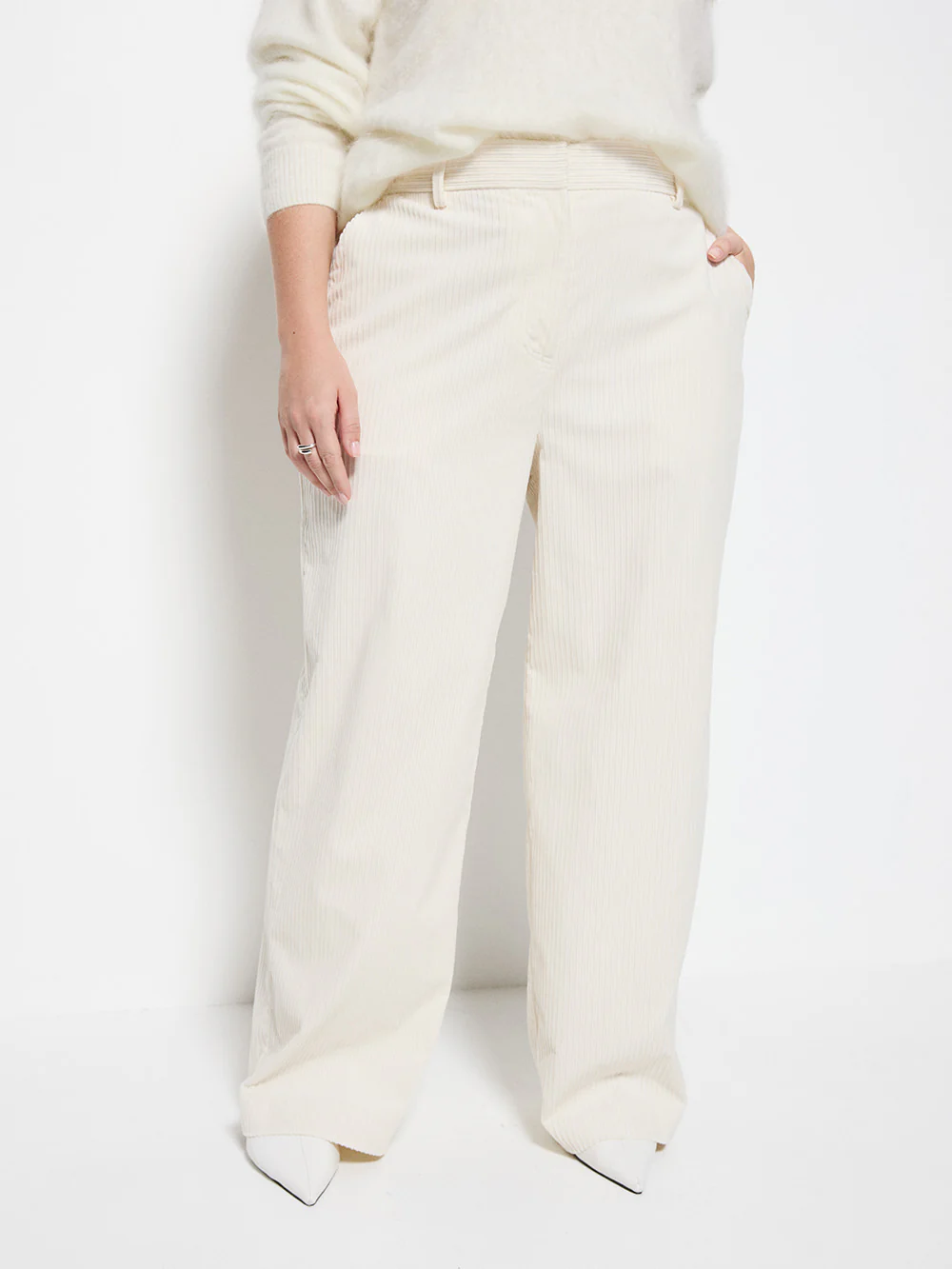 Madelyn Pant - Image 7