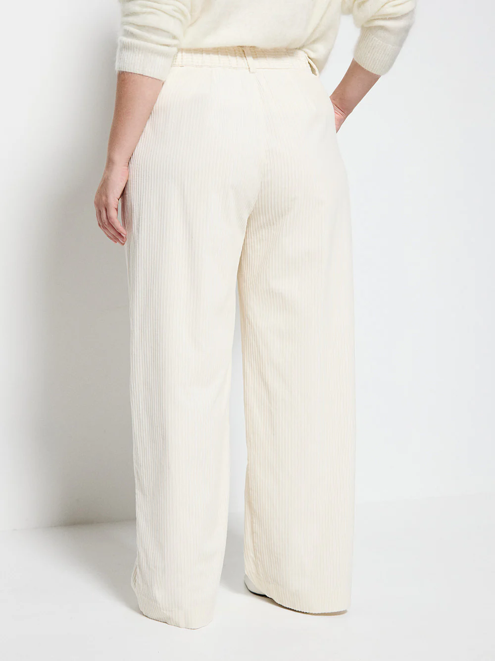 Madelyn Pant - Image 8