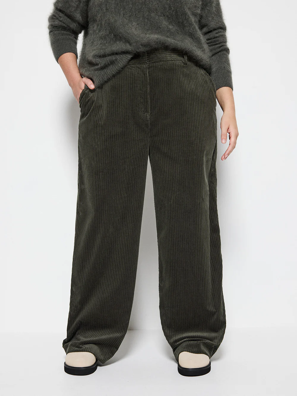 Madelyn Pant - Image 6
