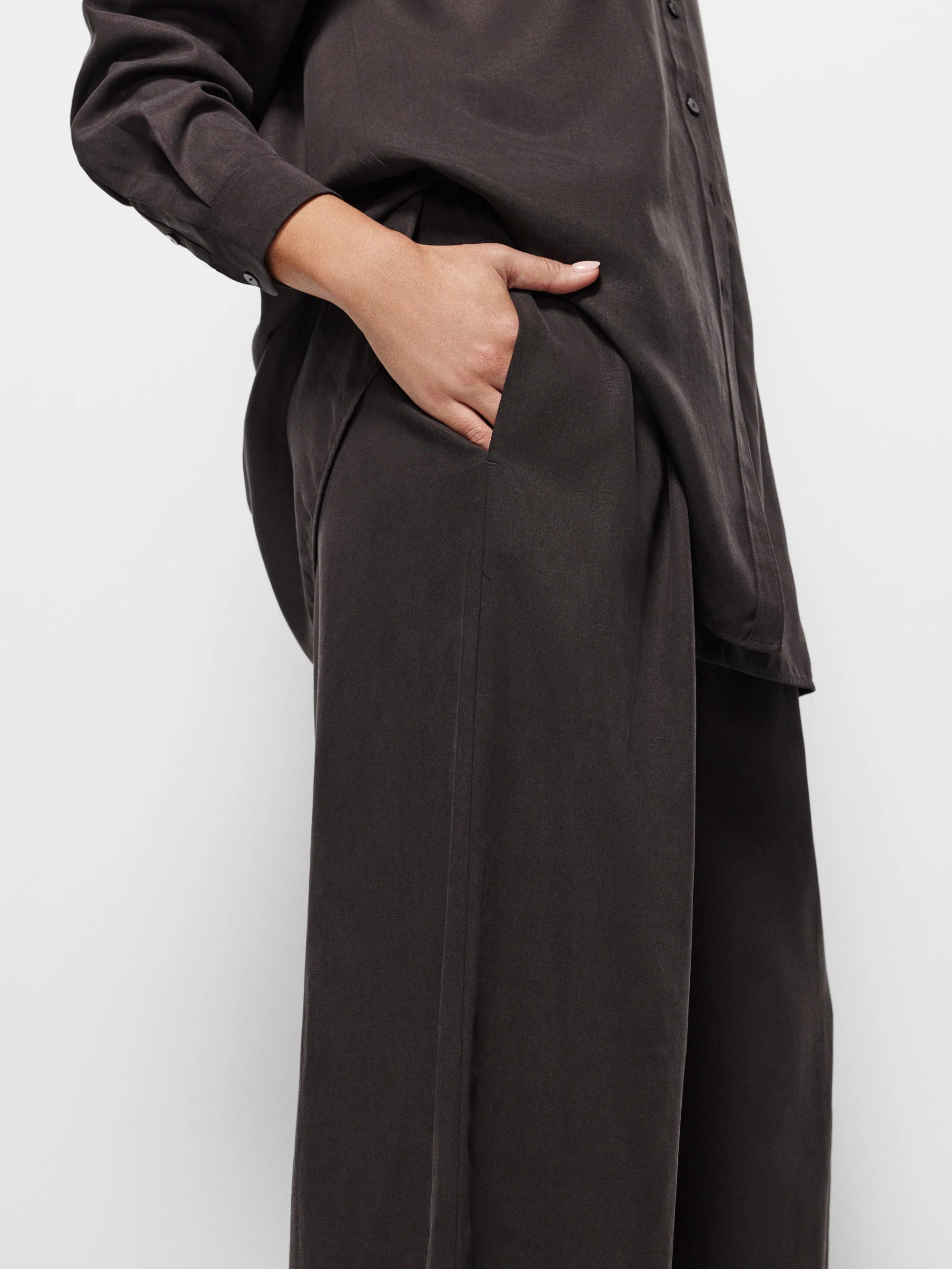 Megan Pant - Image 3