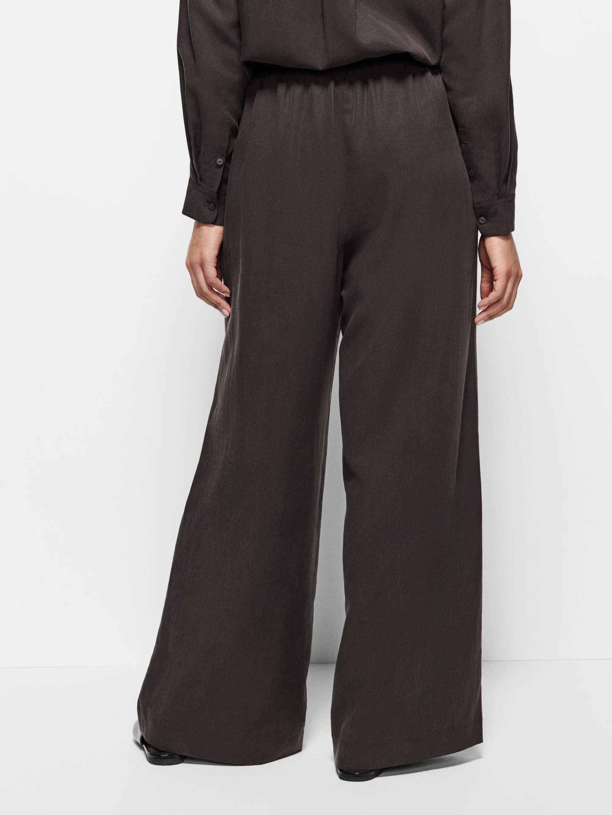 Megan Pant - Image 4