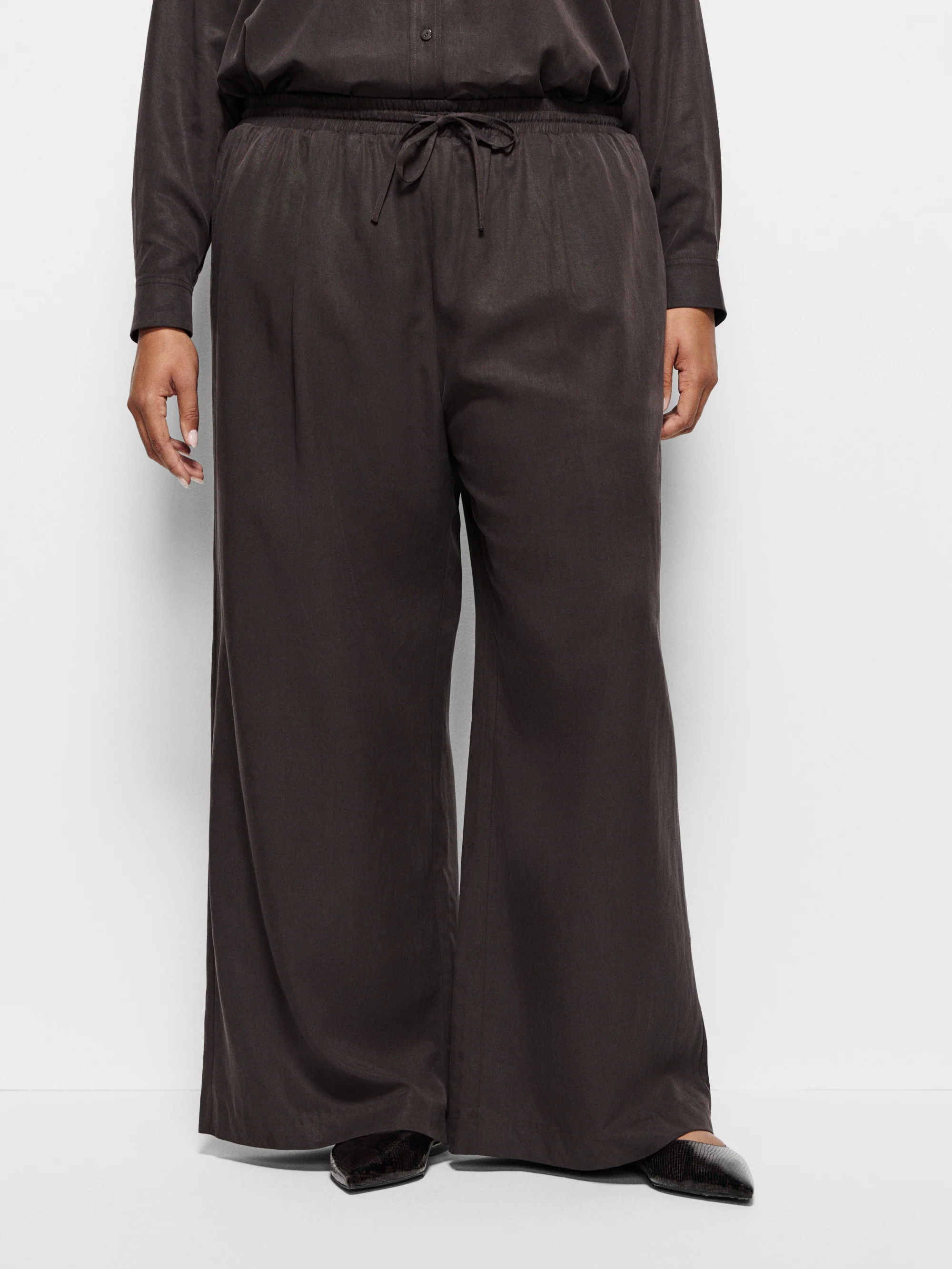 Megan Pant - Image 6