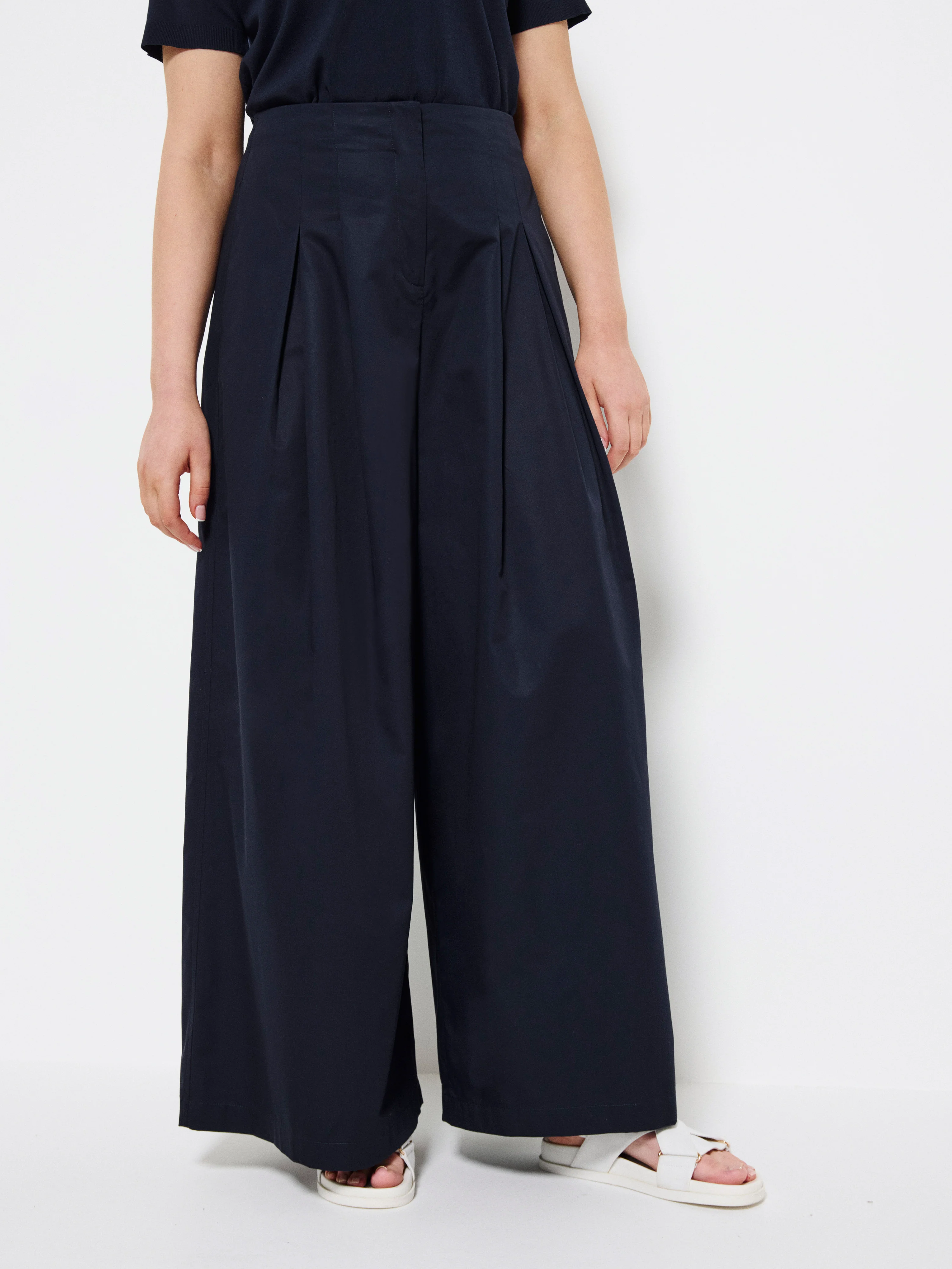 Mia Pant - Image 2