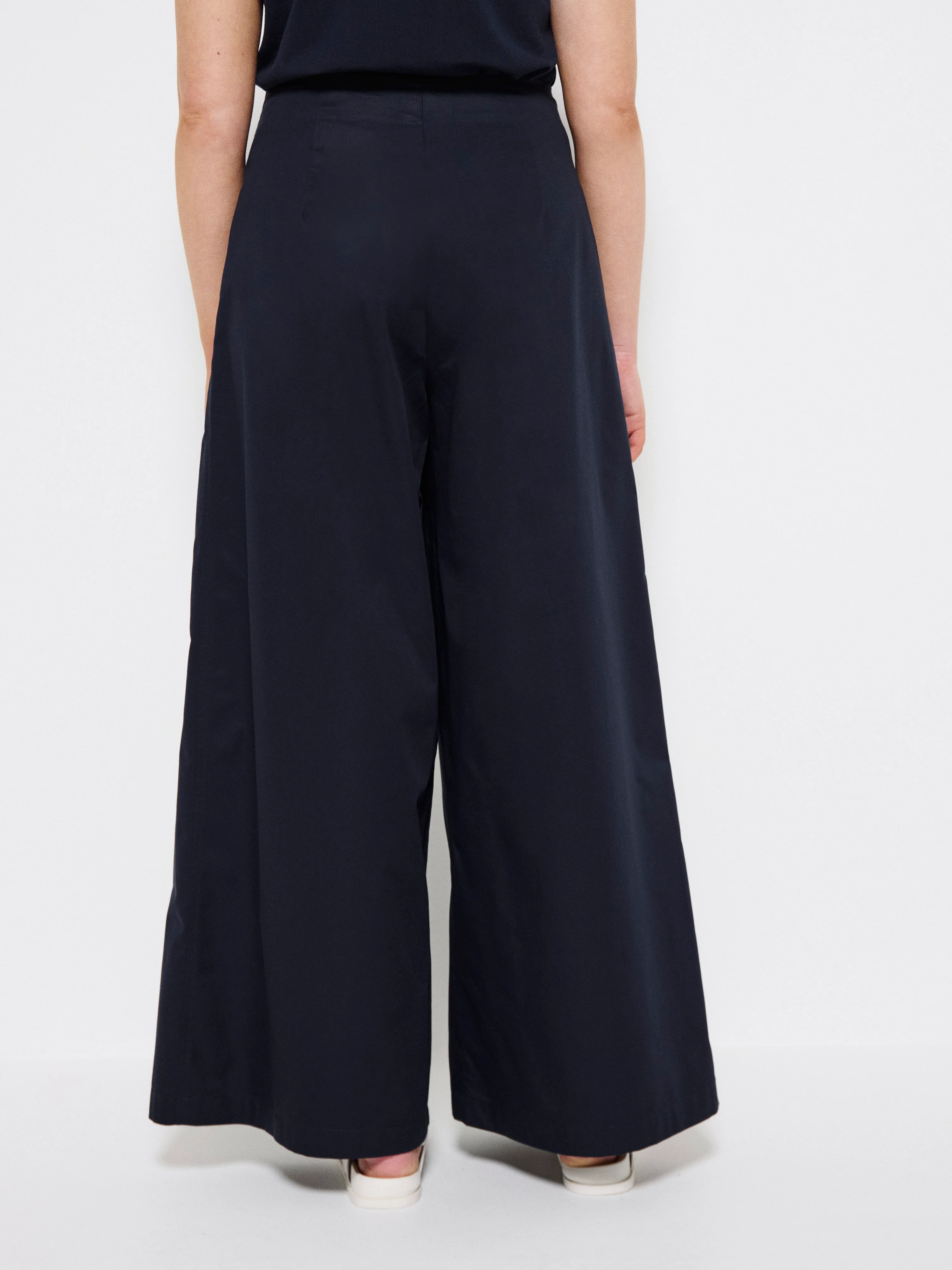 Mia Pant - Image 4