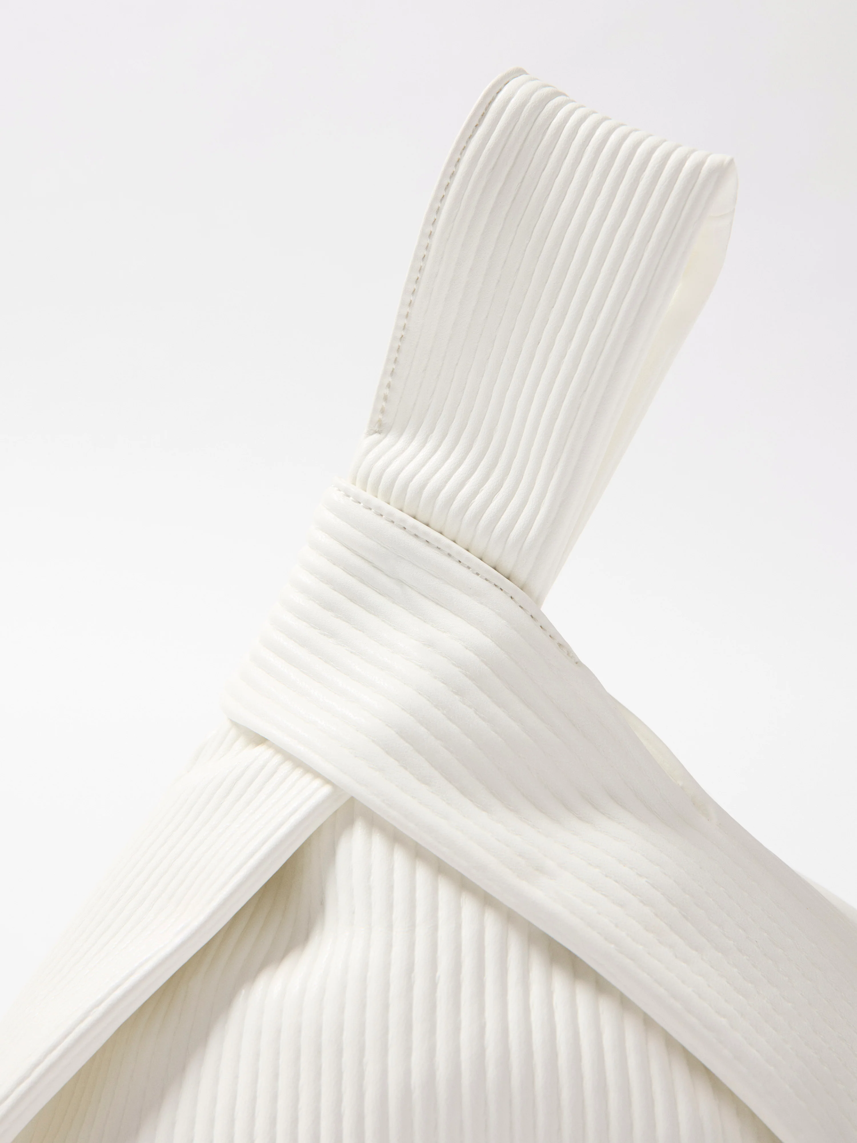 The Alessa Pleated Bag - Image 4