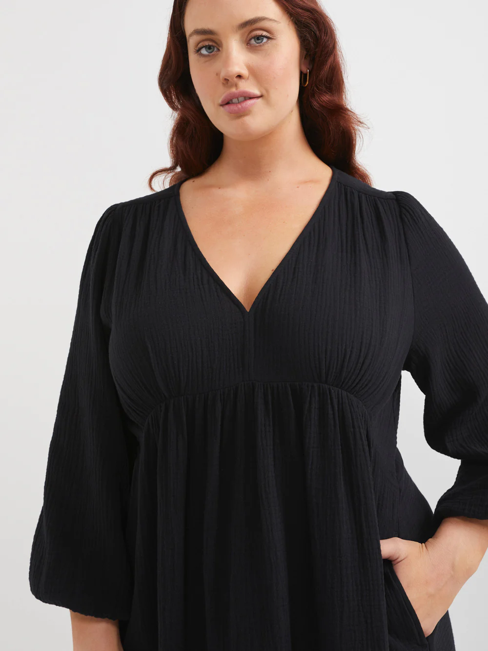 The Cotton Crinkle V-Neck Dress - Image 8