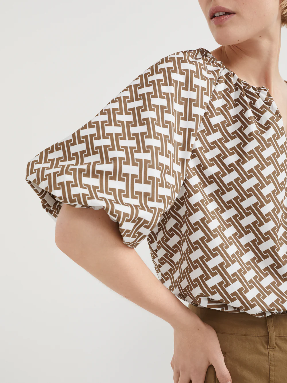 The Cotton Poplin Vent Front Print Top - Image 4