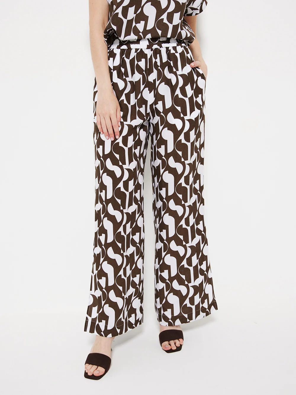 The Graphic Print Pant - Image 2