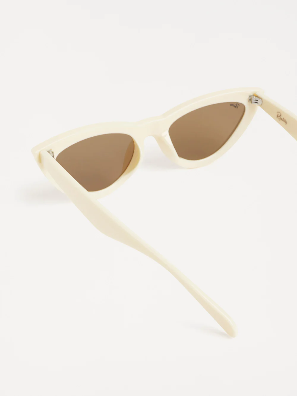 The Kiss Kiss Sunglasses - Image 8