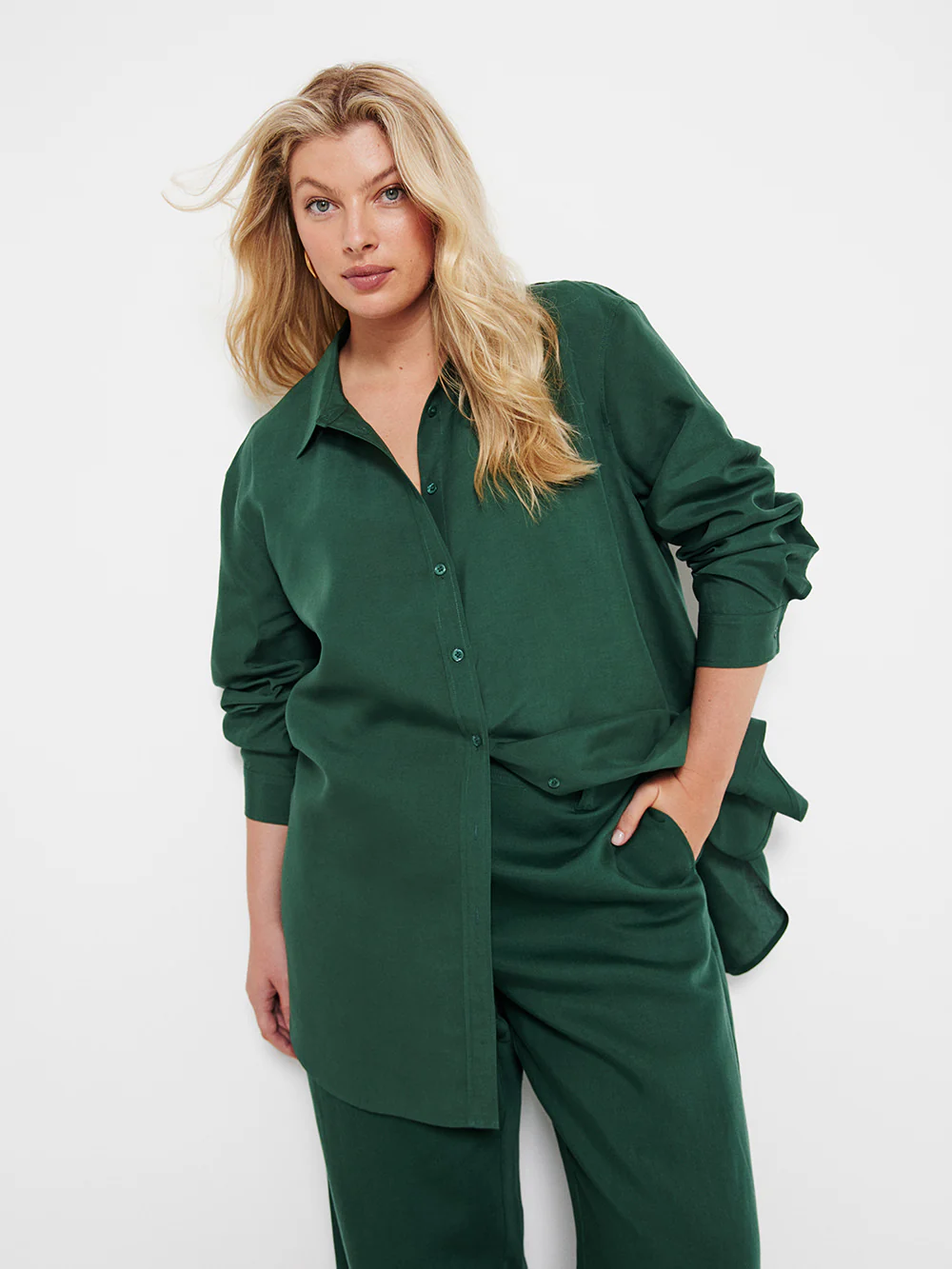 The Linen Blend Relaxed Shirt - Image 5