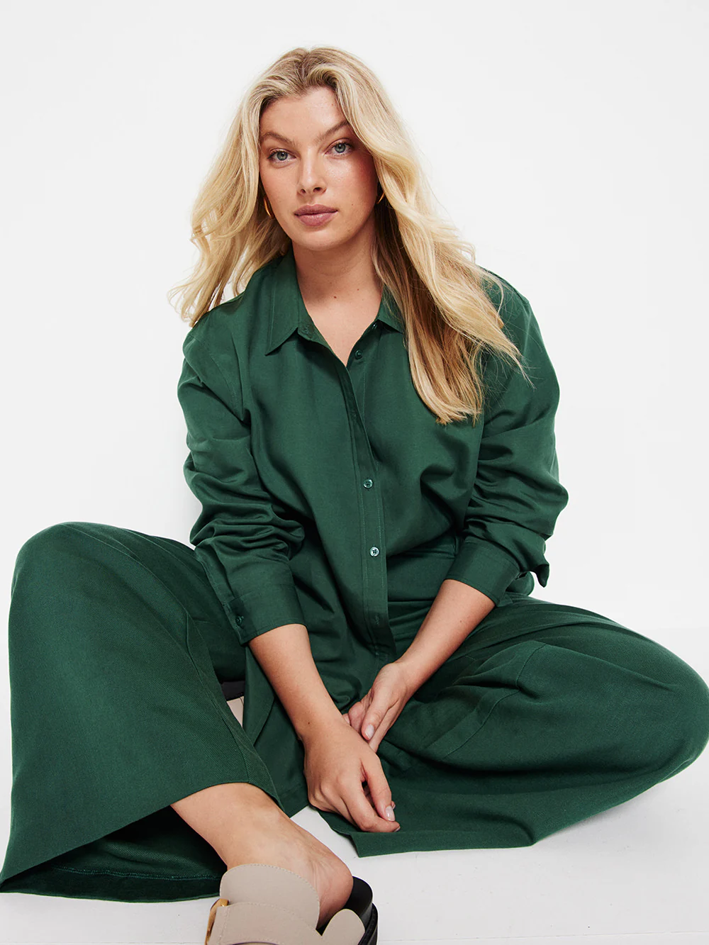 The Linen Blend Relaxed Shirt - Image 8