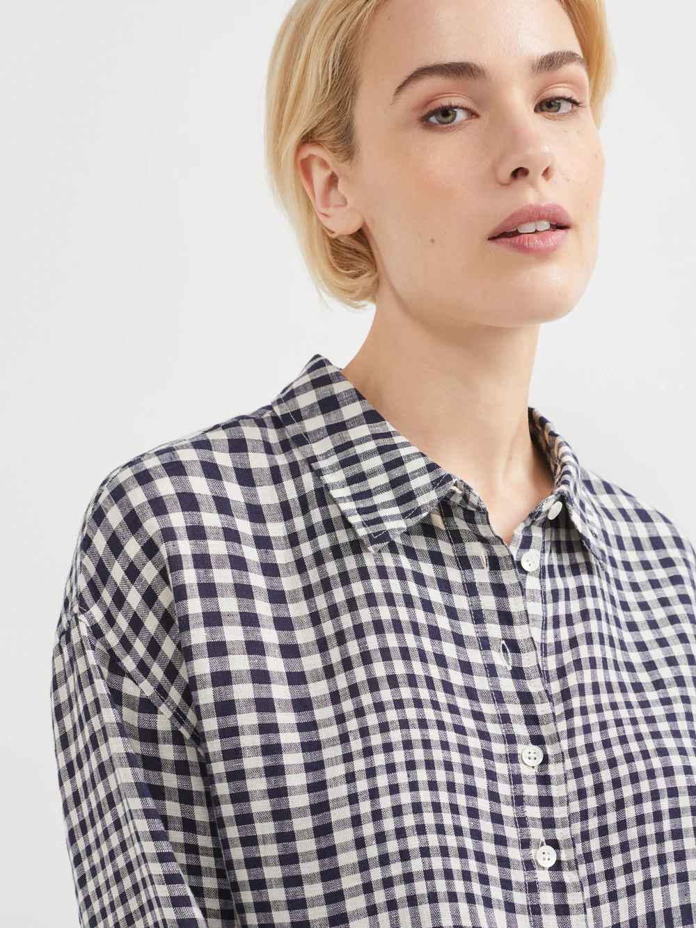 The Linen Gingham Popover Shirt - Image 4