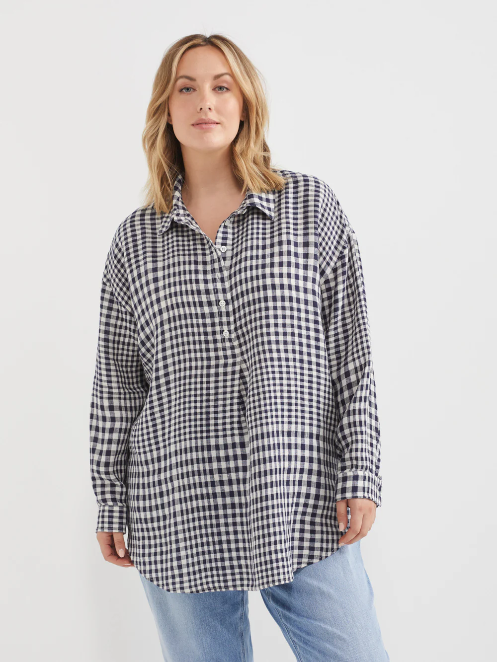 The Linen Gingham Popover Shirt - Image 5