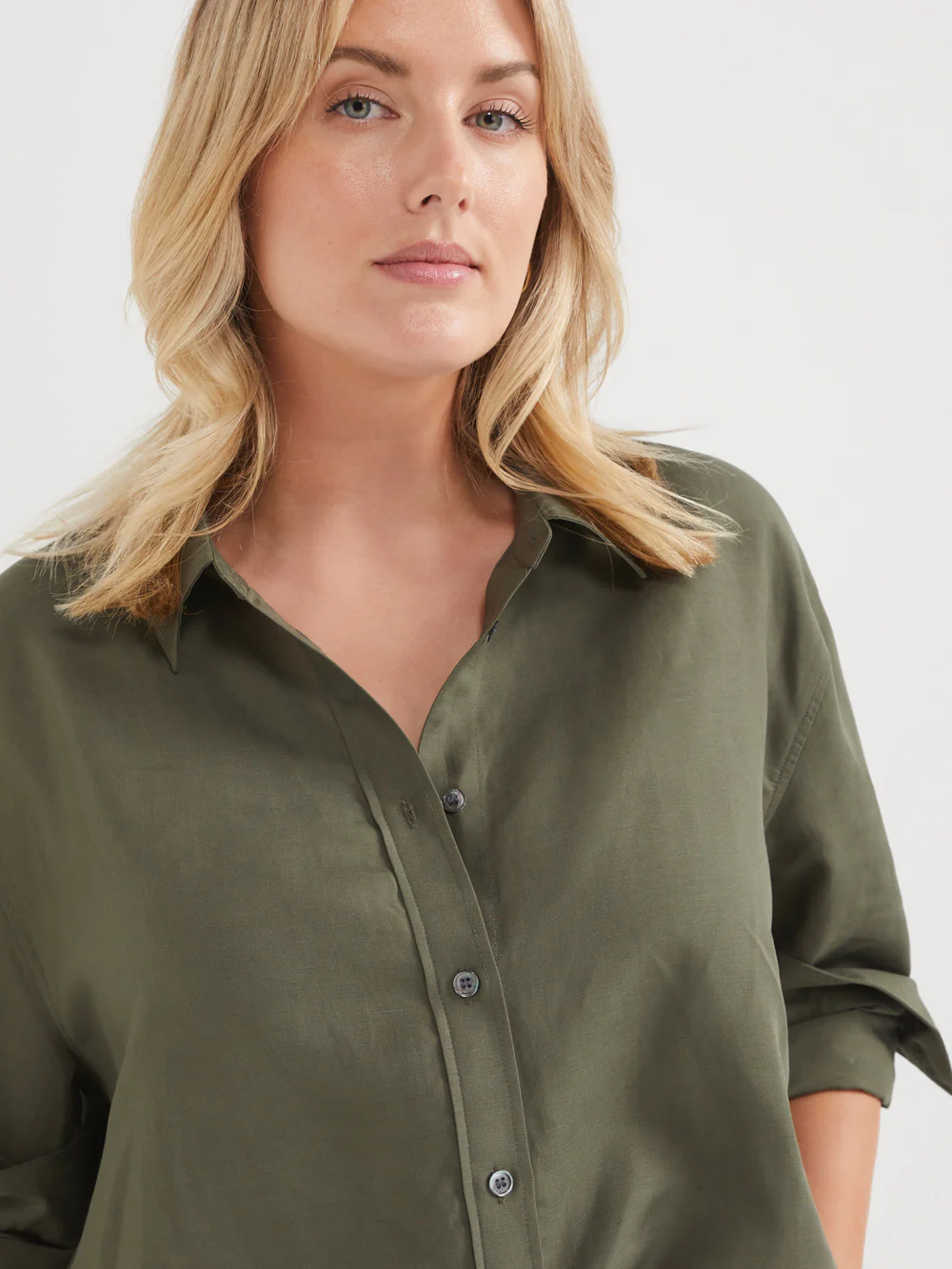 The Linen Blend Relaxed Shirt - Image 8