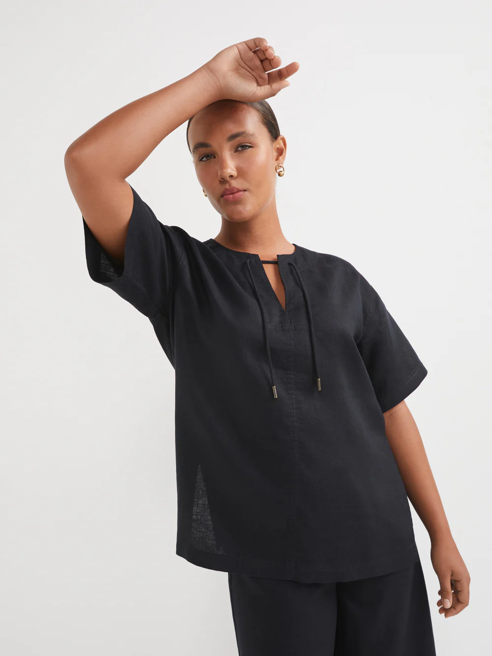 The Linen Short Sleeve Tunic Top - Image 2