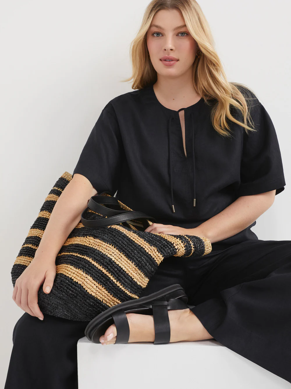 The Linen Short Sleeve Tunic Top - Image 5