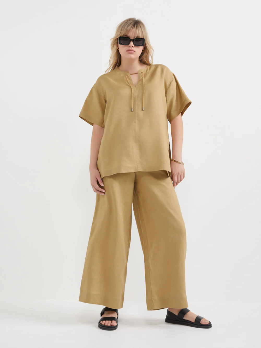 The Linen Short Sleeve Tunic Top - Image 3