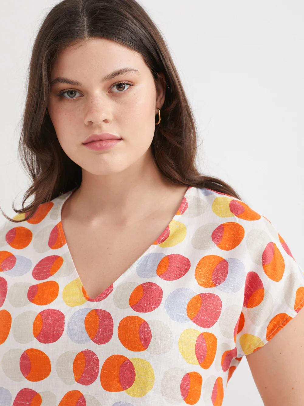The Linen V-Neck Print Top - Image 4