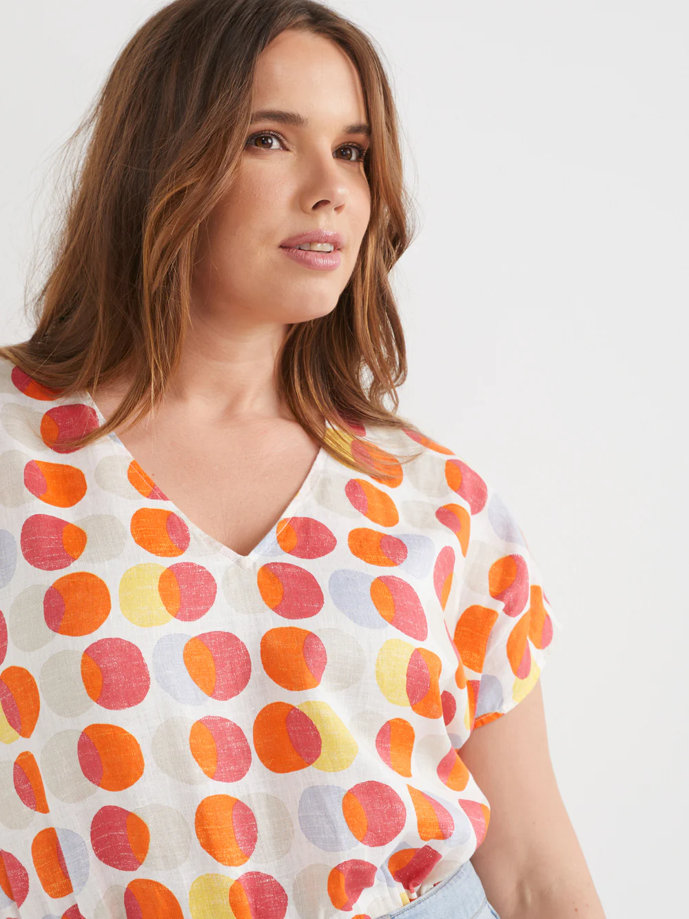 The Linen V-Neck Print Top - Image 9