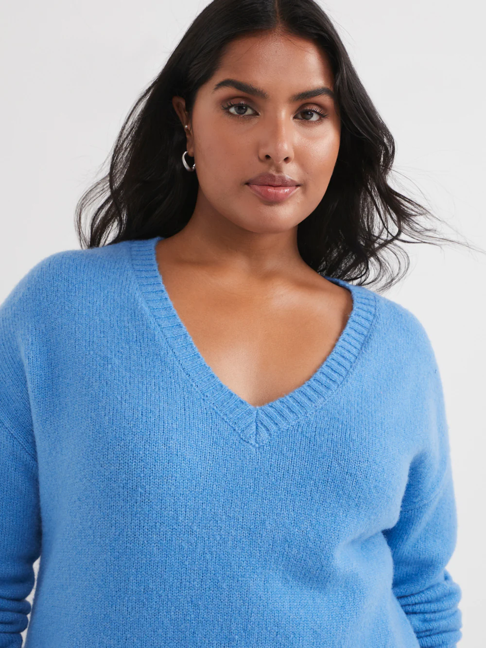 The Long Sleeve V-Neck Pullover - Image 6