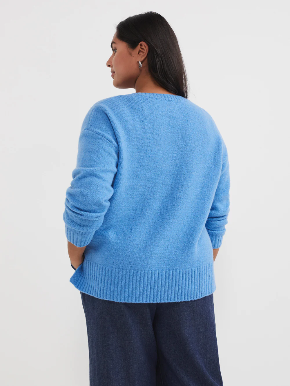 The Long Sleeve V-Neck Pullover - Image 9