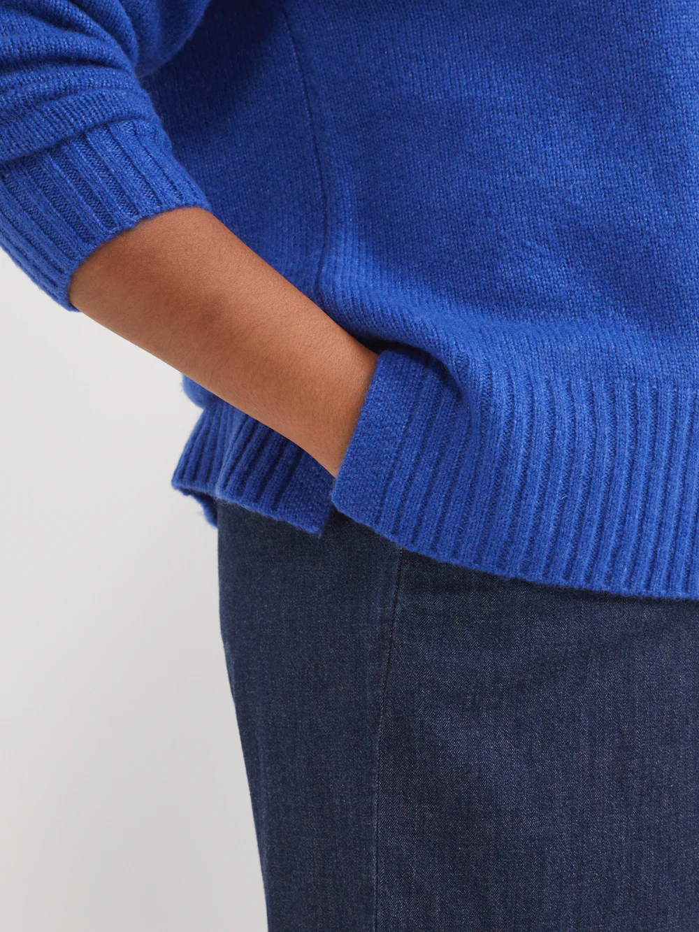 The Long Sleeve V-Neck Pullover - Image 8
