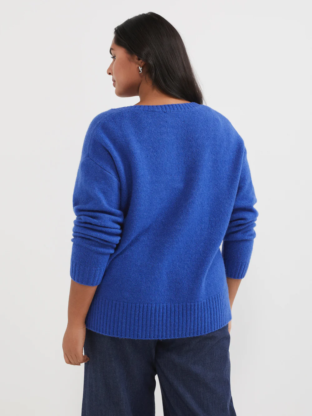 The Long Sleeve V-Neck Pullover - Image 9