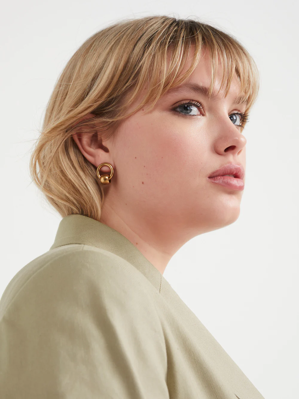 The Luella Drop Hoop Earings - Image 5