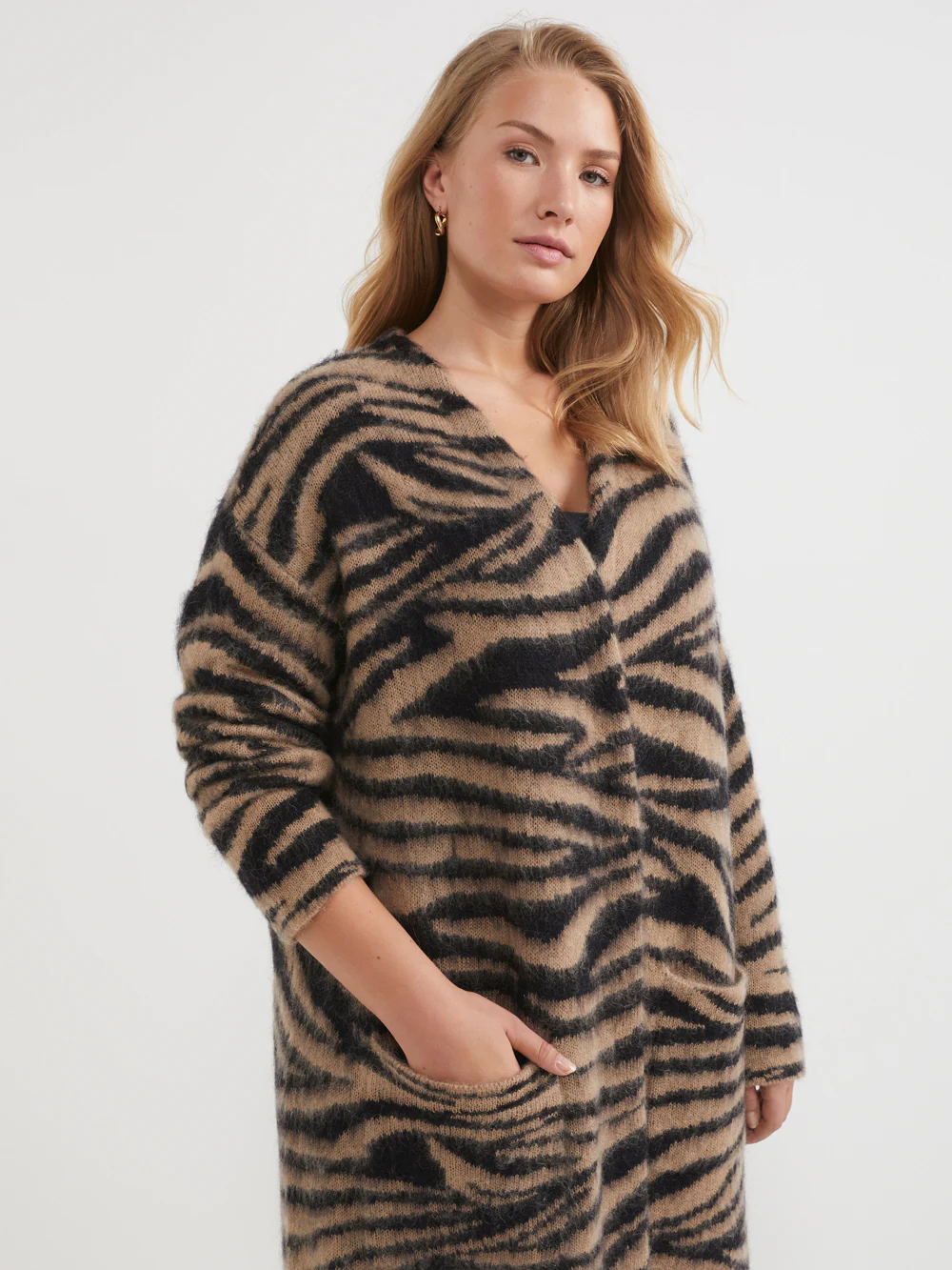 The Mohair Blend Tiger Cardigan - Image 9