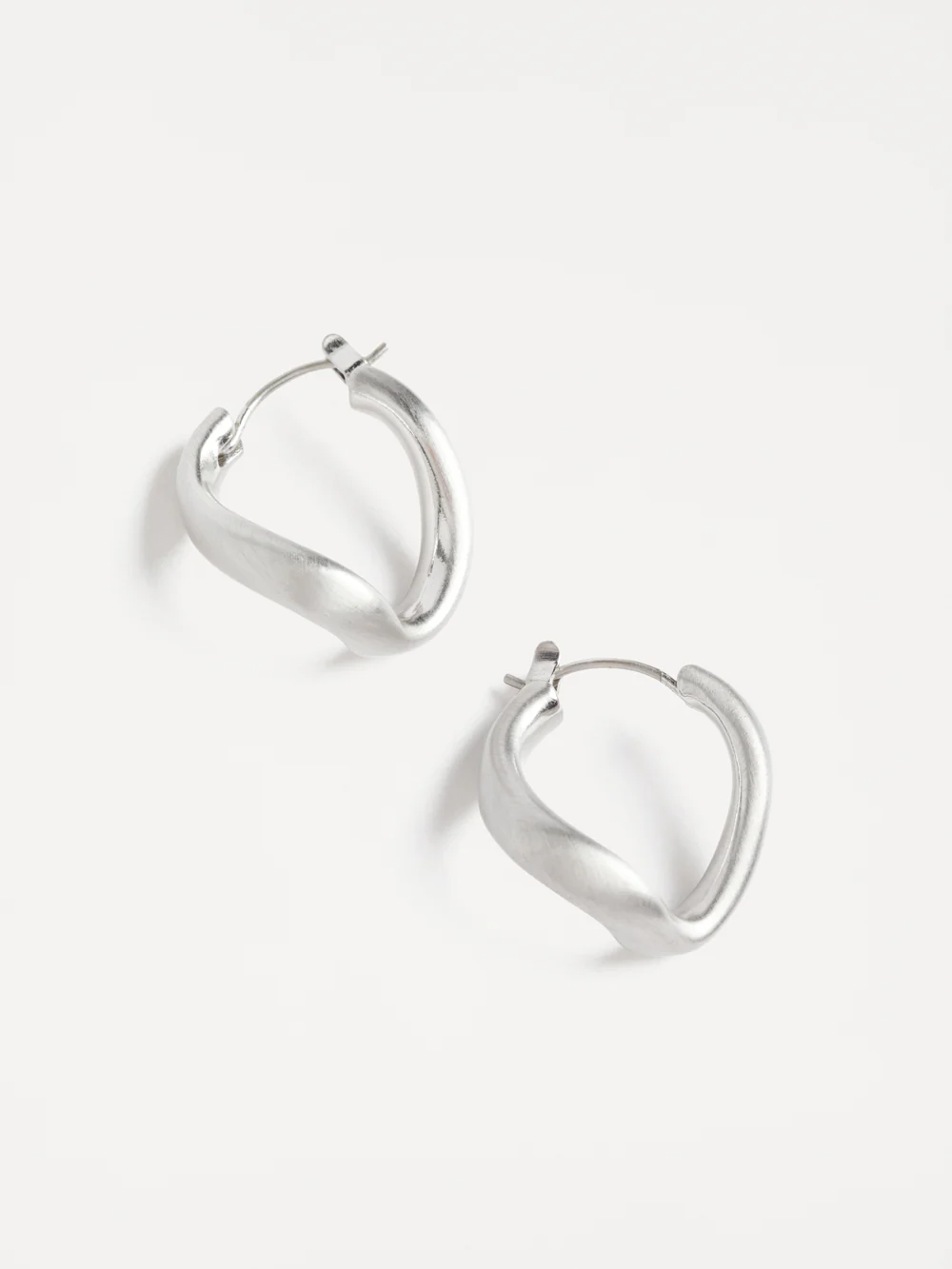 The Oversized Hoop Earrings - Image 4