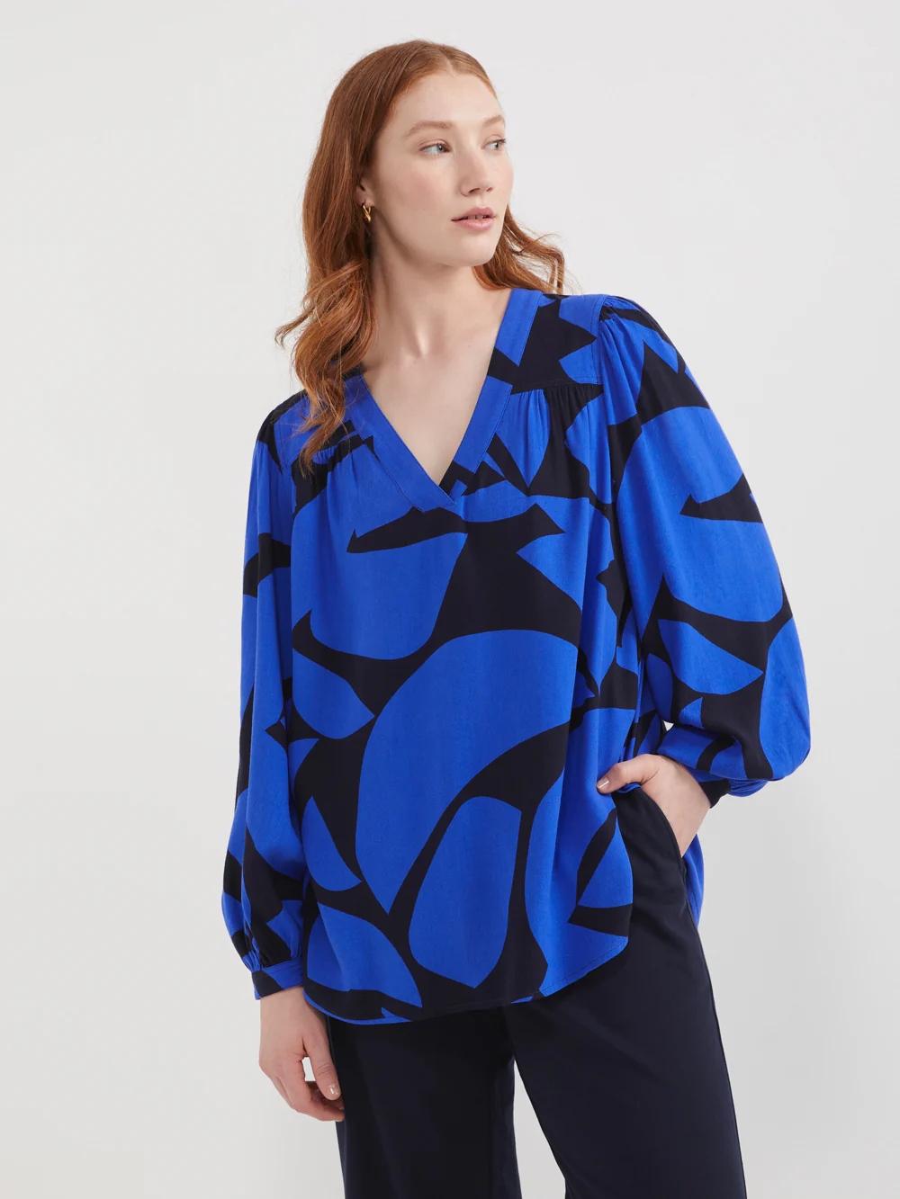 The Print V-Neck Top - Image 3