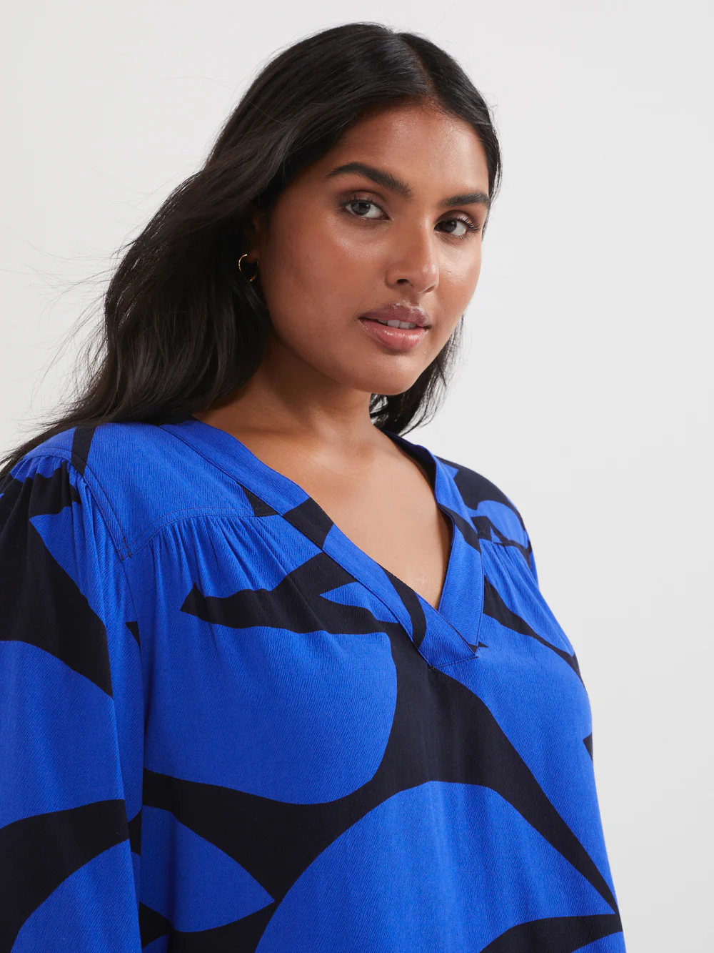 The Print V-Neck Top - Image 8
