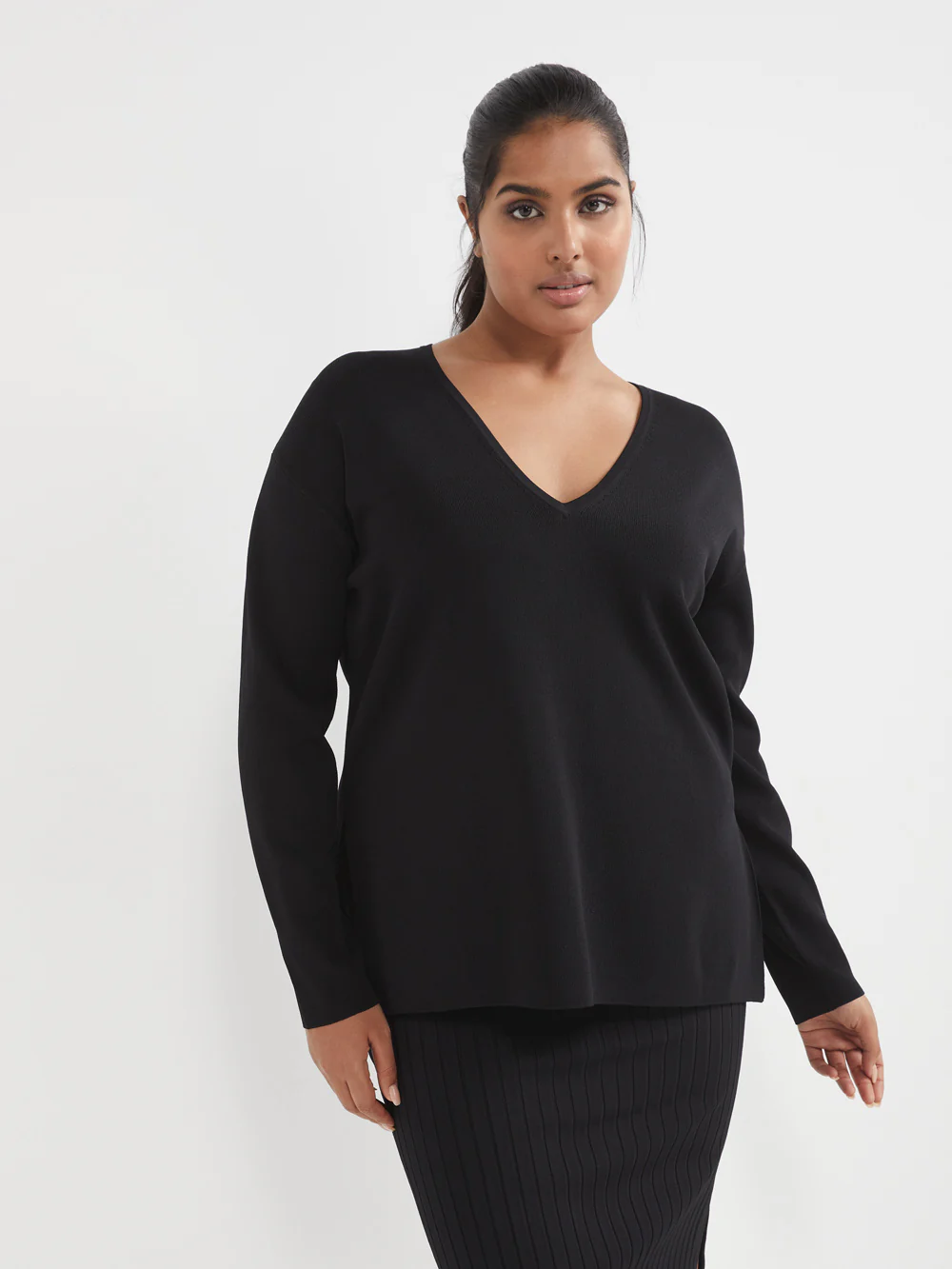 The Relaxed Milano V-Neck Pullover - Image 5