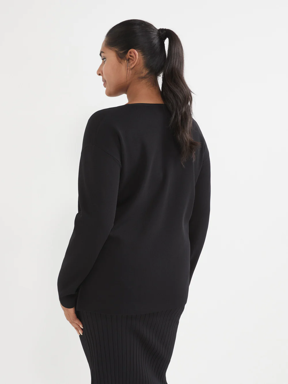 The Relaxed Milano V-Neck Pullover - Image 7