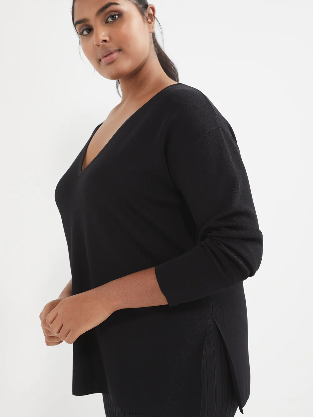 The Relaxed Milano V-Neck Pullover - Image 8