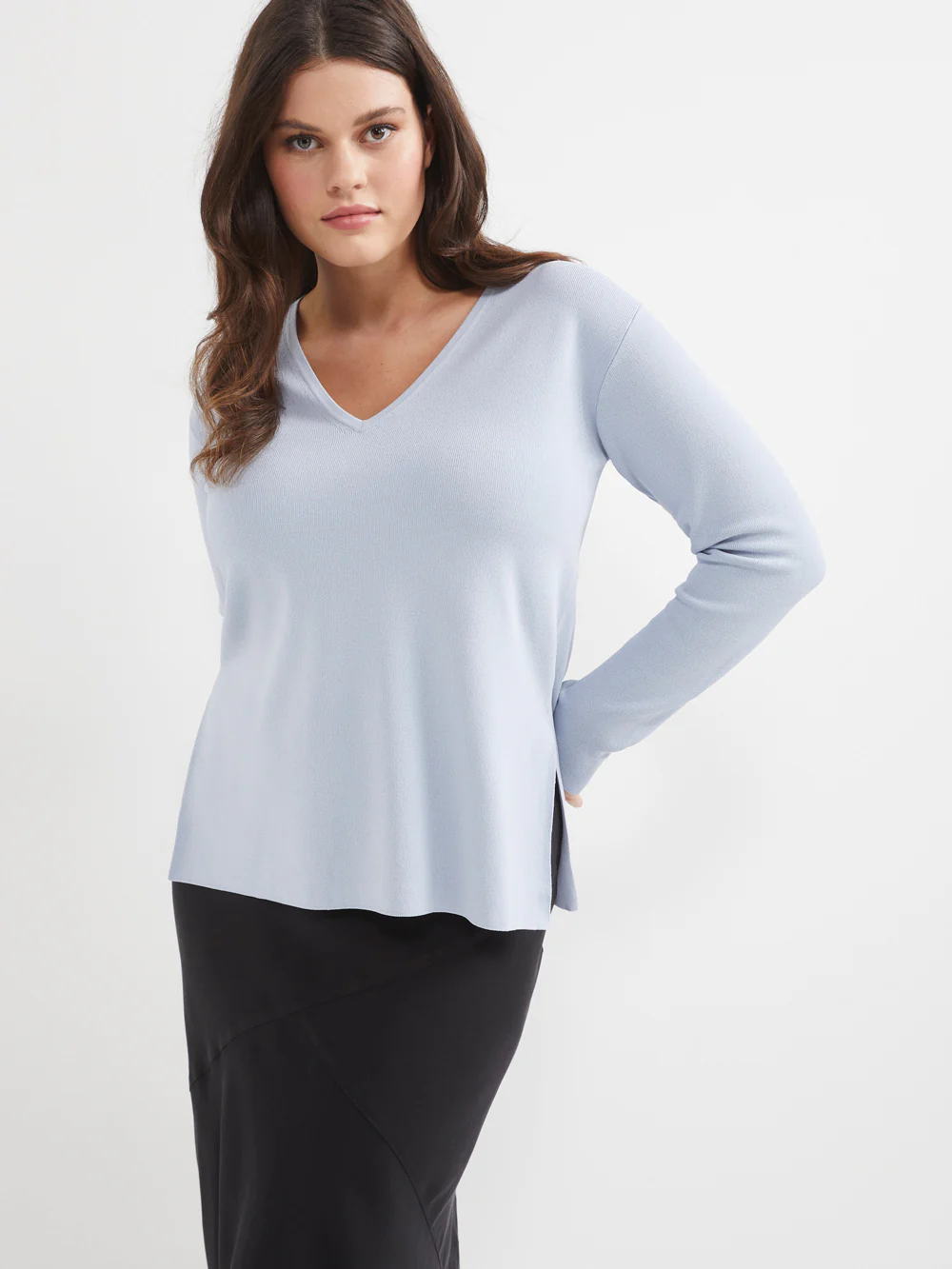 The Relaxed Milano V-Neck Pullover - Image 3