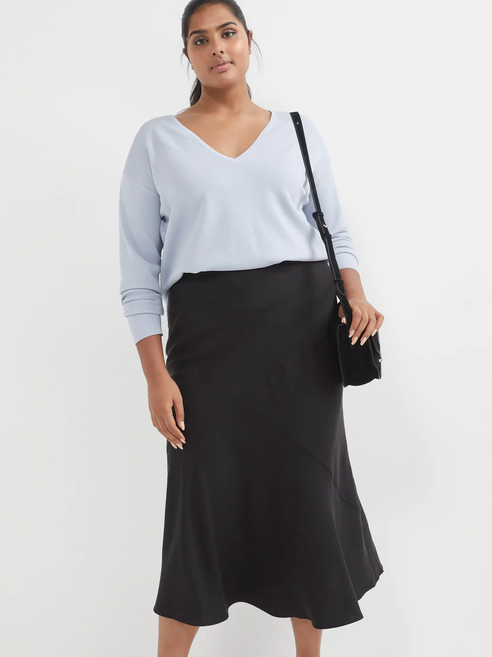 The Relaxed Milano V-Neck Pullover - Image 5